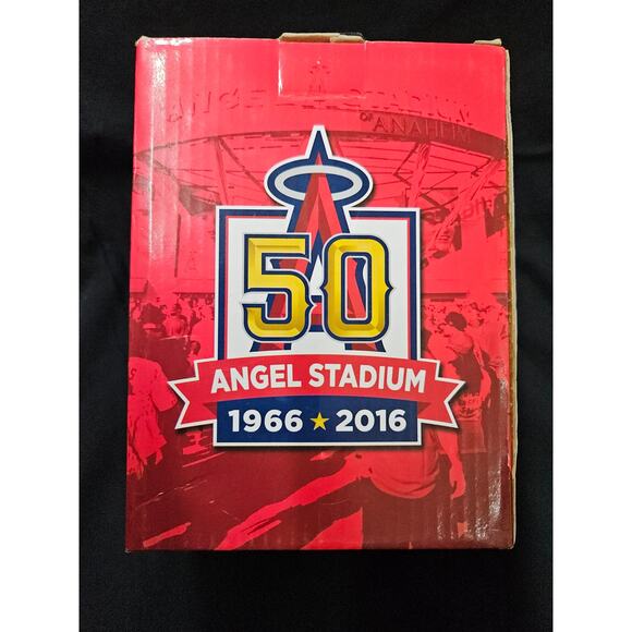 2015 Mike Trout MLB Figurine "The Wall Catch" Los Angeles Angels SGA - Picture 4 of 4